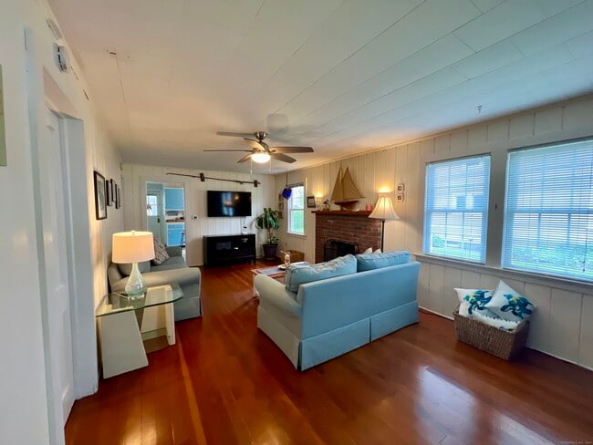 Building Photo - 38 Seabreeze Rd