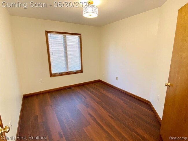 Building Photo - 7233 Oakwood Dr