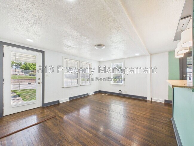 Building Photo - 810 S Woodland Ave