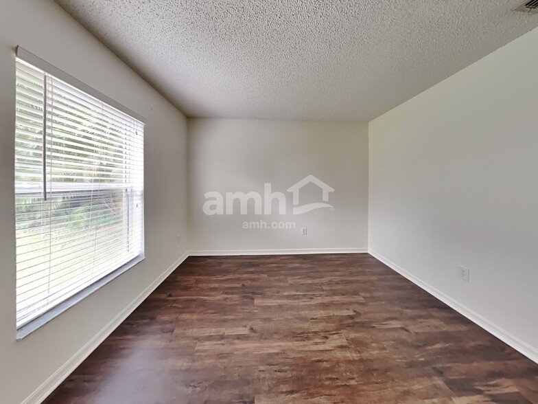 Building Photo - 1234 SW Alesio Ln