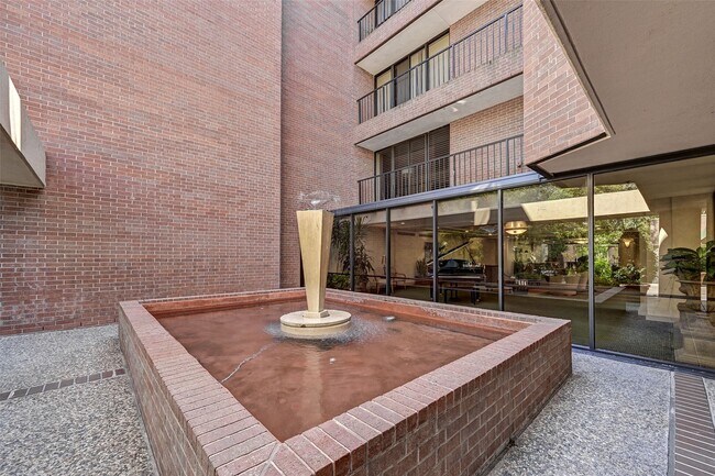 Building Photo - 9333 Memorial Dr