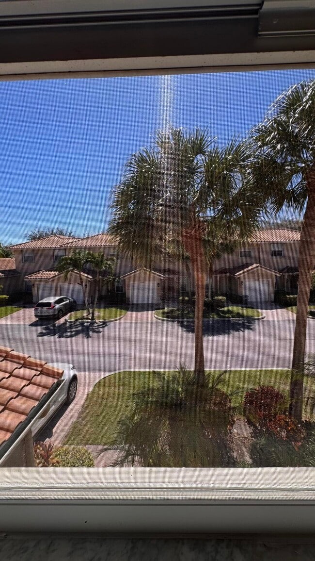 Building Photo - 6422 Park Lake Cir