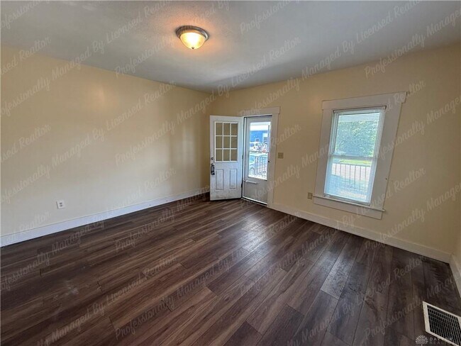 Building Photo - 1835 Hillsdale Ave