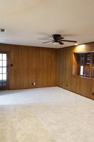 Building Photo - 3905 Glenbrook Dr