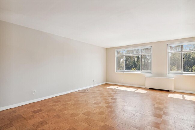 Building Photo - Spacious 1br/1bth Condo minutes from Downtown Silver Spring!