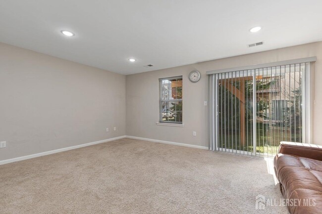 Building Photo - 1302 Hights Farm Rd N