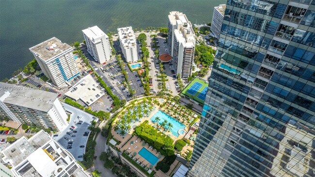Building Photo - 1425 Brickell Ave