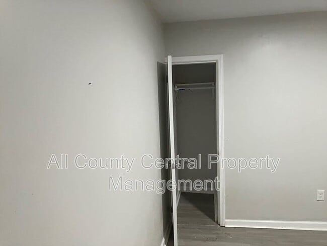 Building Photo - 3115 Parkwood Rd
