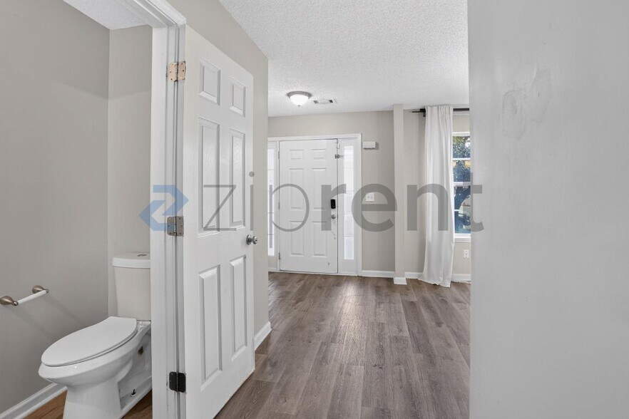Building Photo - Unit