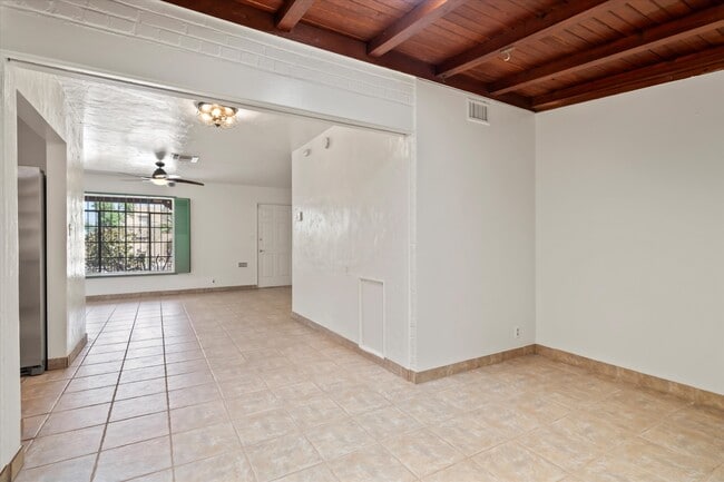 Building Photo - 2348 E Drachman St