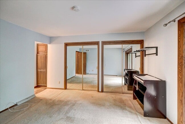 Building Photo - Parkwood Hills – Spacious 4 Bedroom, 3 Bat...