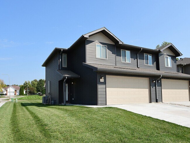 Building Photo - Charming 3-Bedroom Home in Quiet Omaha Nei...