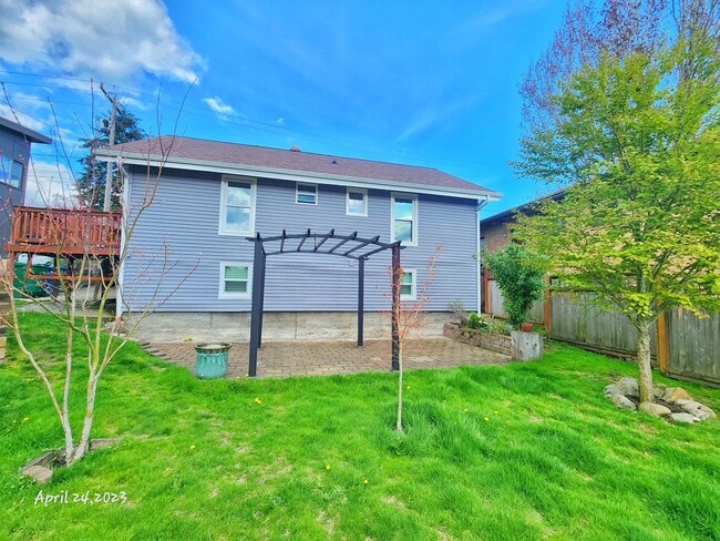 Building Photo - Charming 4 bed 1.75 Bath Home in Ravenna