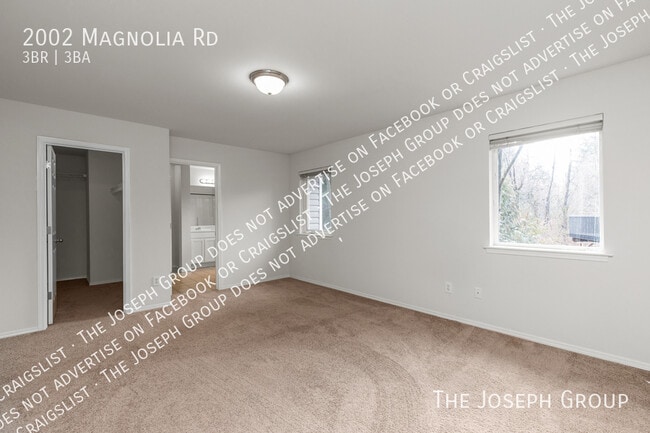 Building Photo - 2002 Magnolia Rd