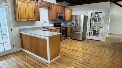 Building Photo - Lower Pottsgrove 2 Bedroom 1 bath Apartment $1,945/ month