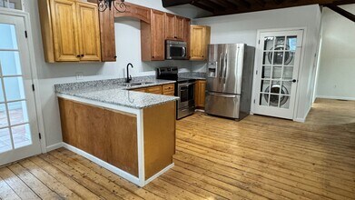 Building Photo - Lower Pottsgrove 2 Bedroom 1 bath Apartment $2,000/ month