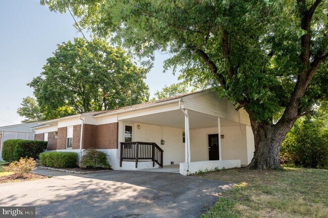 Building Photo - 108 Martin Dr