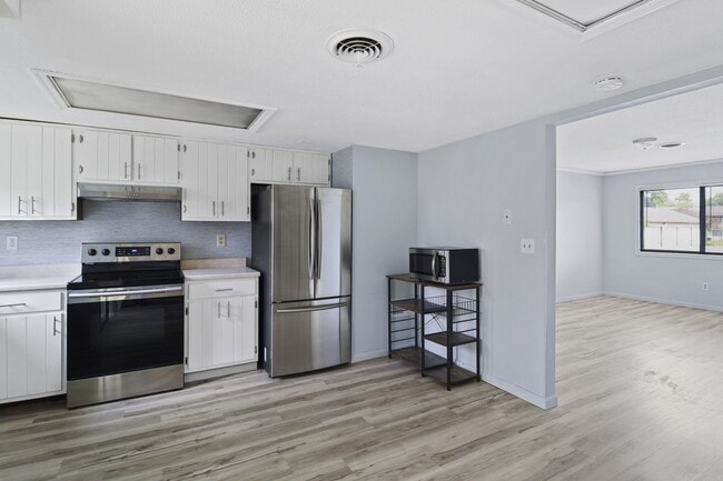 Building Photo - 1202 Dean Dr