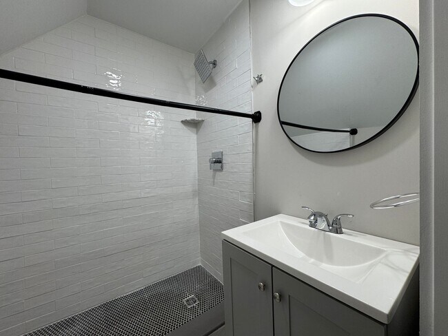 Building Photo - 47-49 Mead St