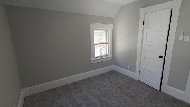 Building Photo - Welcome to this newly renovated, 3-bedroom home located in the heart of Akron