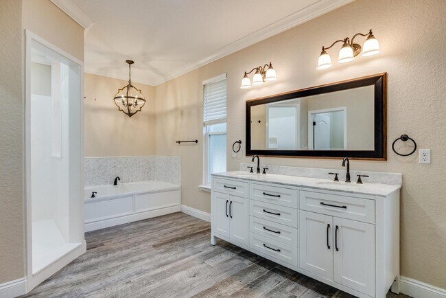 Building Photo - 1148 Sioux Cir