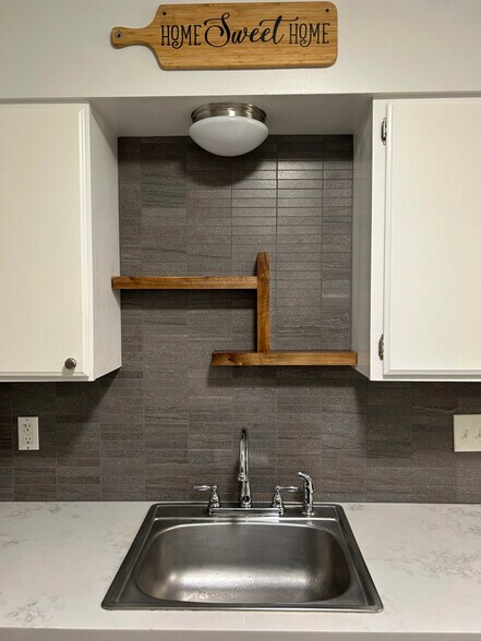 Building Photo - 740-750 W Powell Blvd