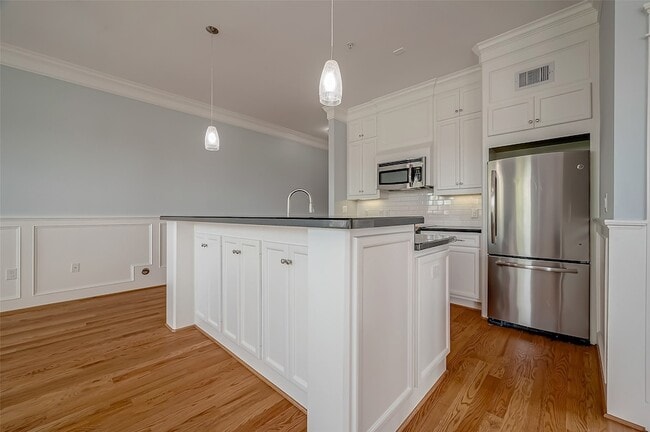 Building Photo - 2802 Morrison St