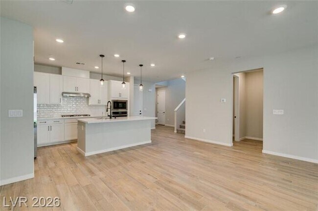 Building Photo - BEAUTIFUL 4 BEDROOM PROPERTY IN GATED COMMUNITY!