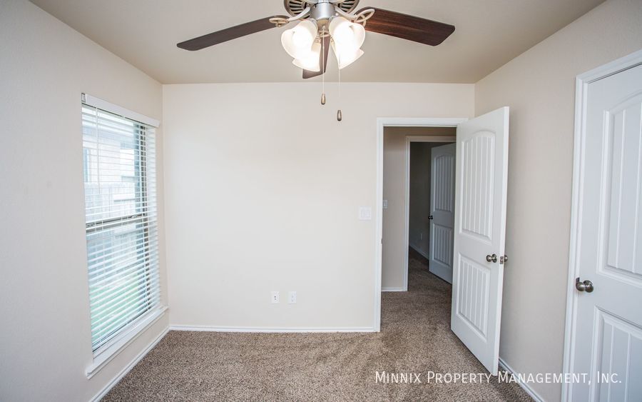 Building Photo - 14211 Vernon Ave