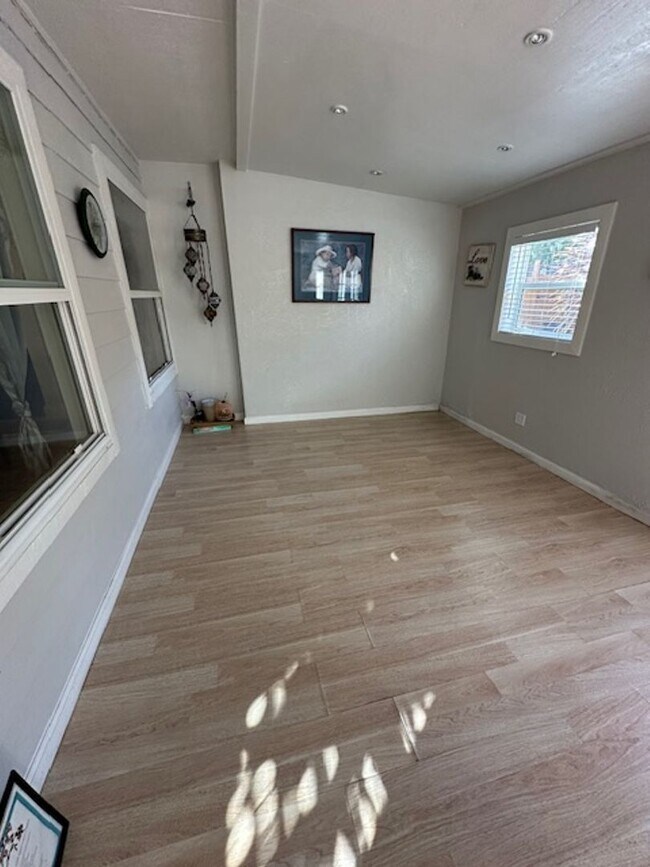 Building Photo - 9507 Lazy Creek Dr