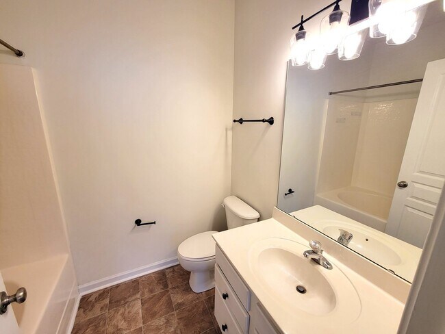 Building Photo - End Unit Townhome in Callonwood, Matthews! Near I-485 ***First month free with a 13-month lease***