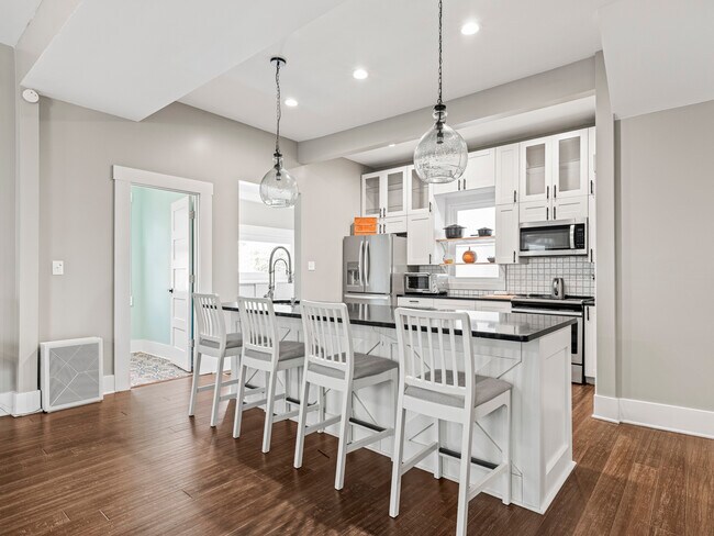 Building Photo - 622 N Hamilton Ave