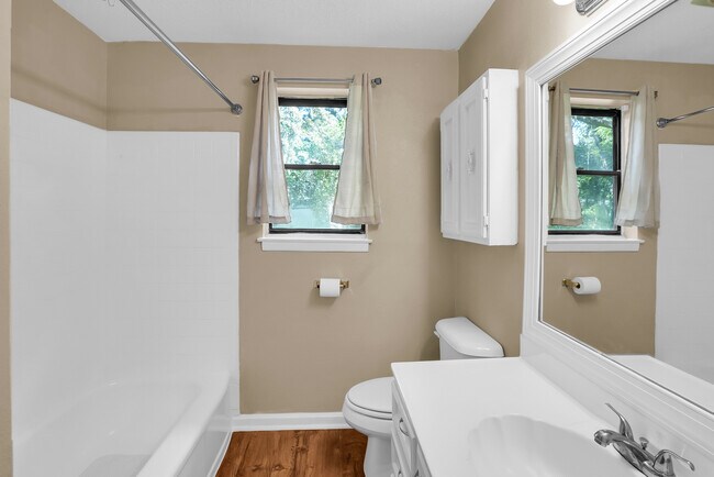 Building Photo - 2222 Bacon Park Dr