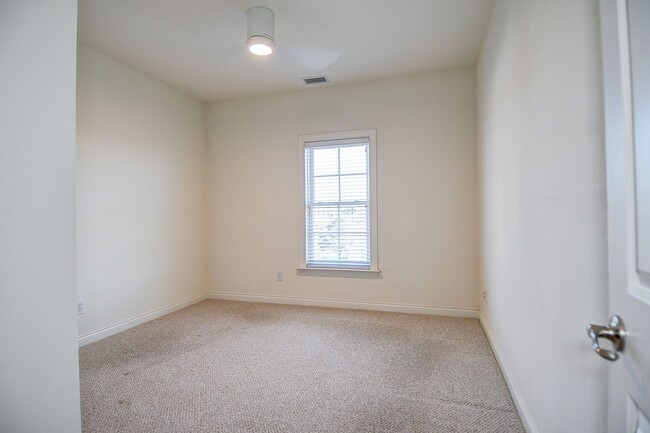 Building Photo - FOR RENT - NORFOLK!