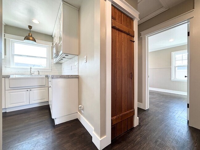 Building Photo - Gorgeous Sugarhouse Remodel!