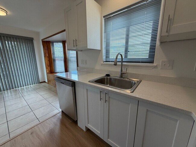 Building Photo - 1307 Rufina Ln