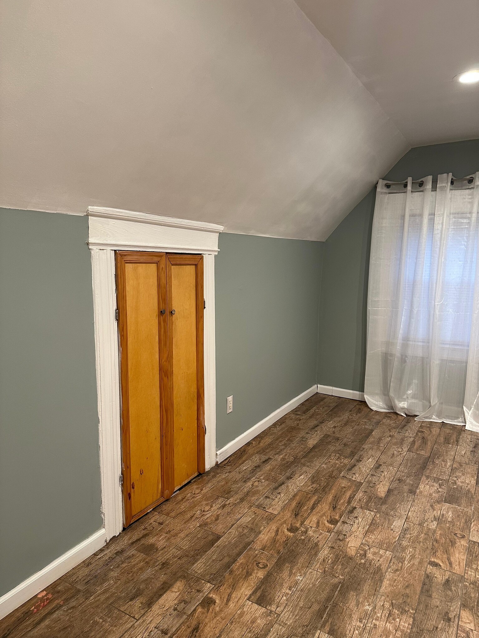 Building Photo - 305 Woodside Ave