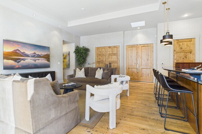 Building Photo - 501 Rio Grande Pl