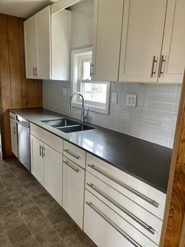 Building Photo - 214 NW Ave I