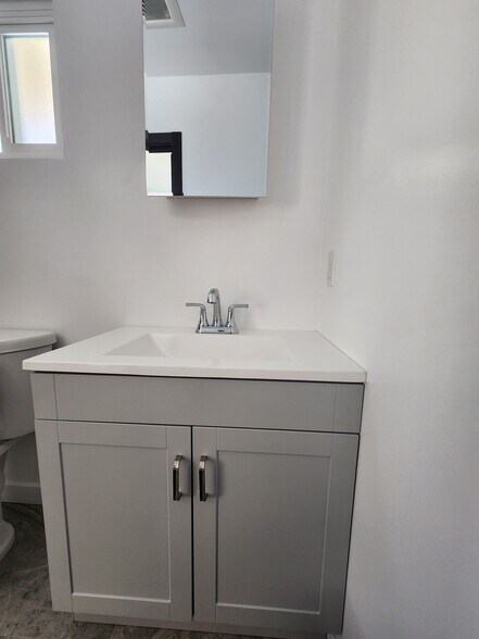 Building Photo - 8221 Alcove Ave