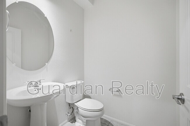 Building Photo - 2879 Cabrillo Terrace St