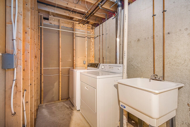 Building Photo - 4058 Boulder Pond Dr