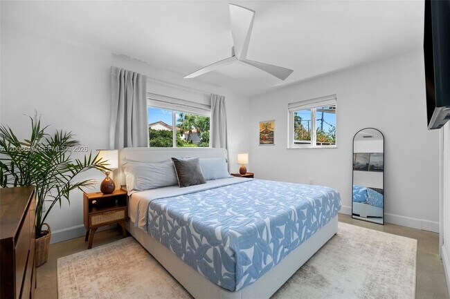 Building Photo - 930 N 11th Ct