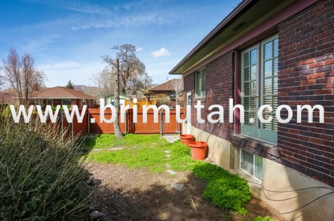 Building Photo - 462 S 1100 E