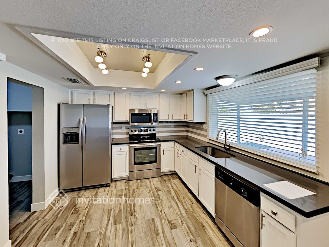Building Photo - 2136 E Broadmor Dr