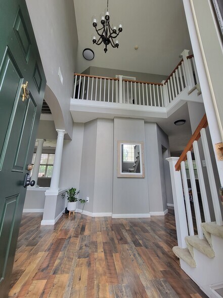 Foyer - 2257 Averill Dr
