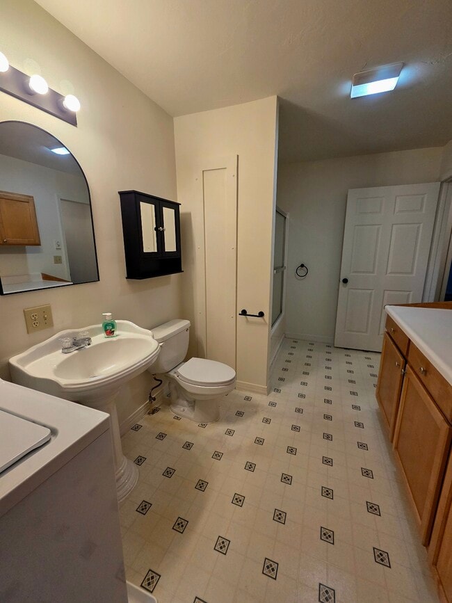 Building Photo - 10819 Washington Ct