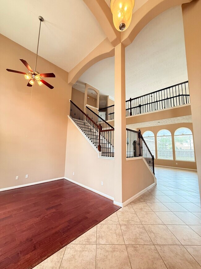 Building Photo - 2214 Jurgensen Ln