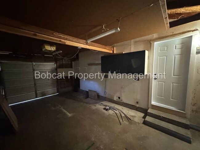 Building Photo - 700 Cottonwood Dr