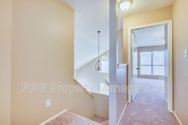 Building Photo - 521 E Kristal Way